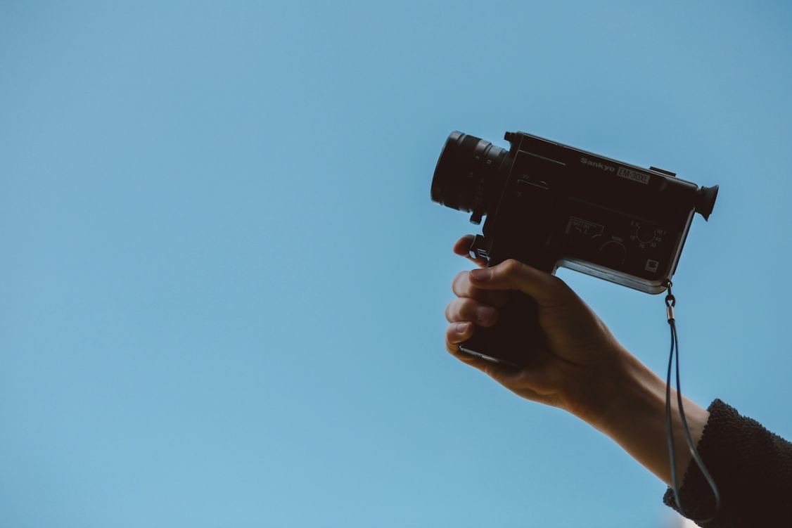 hand holding a video camera